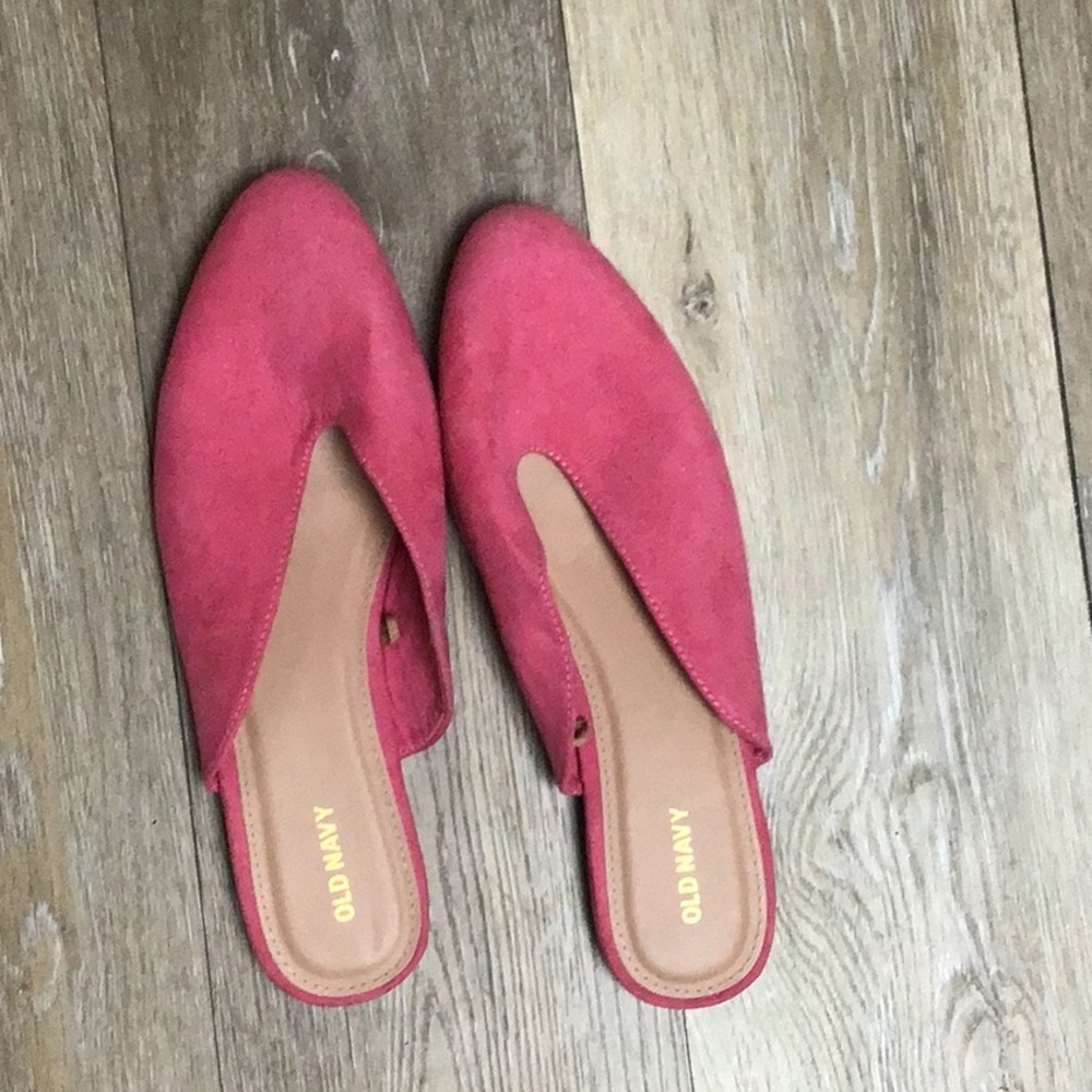 Hot pink! Bubble gum pink round toe mules from Old Navy size 8.5